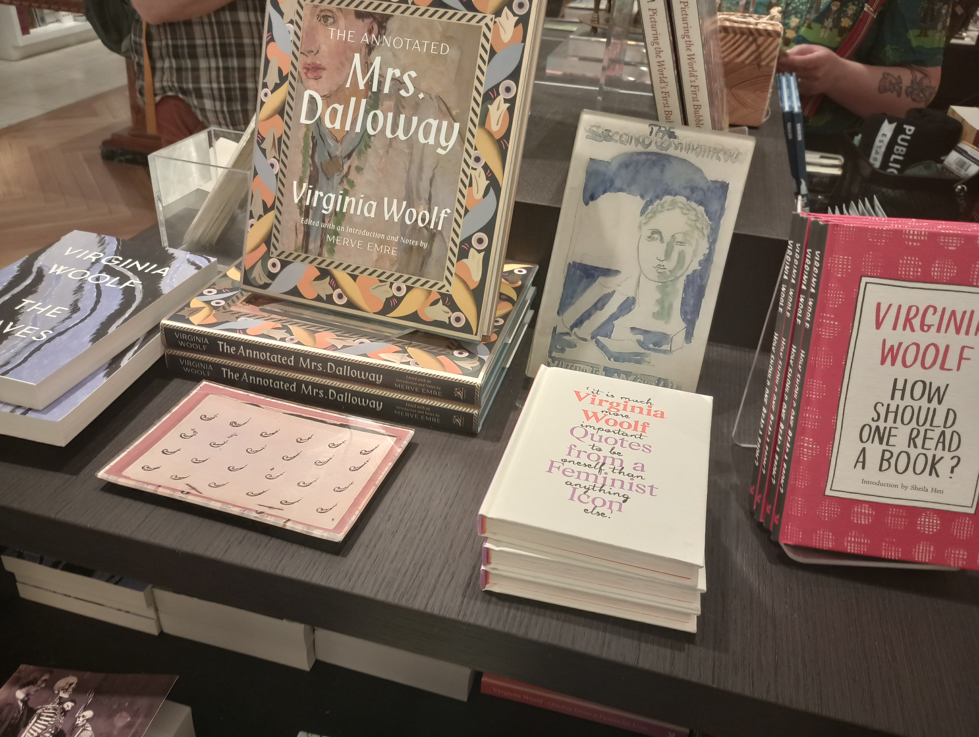 A display of books by and about Virginia Woolf in the New York Public Library giftshop. 